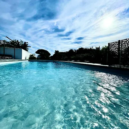 Pensjonat Le 36 Piscine & *