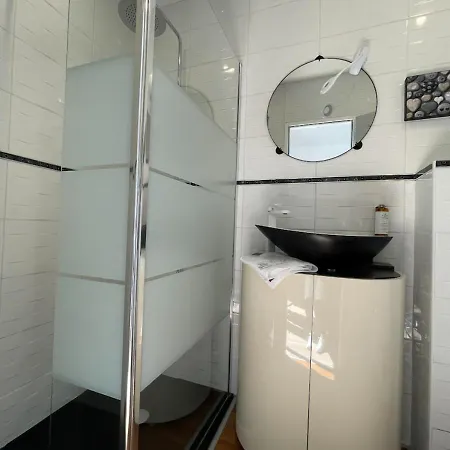 ゲストハウス Le 36 Piscine & ラ・フロット